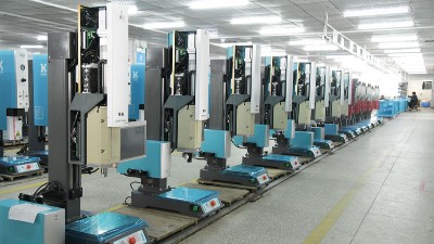 超聲波焊接機(jī)在蓄電池焊接中的應(yīng)用、難點(diǎn)及解決方案